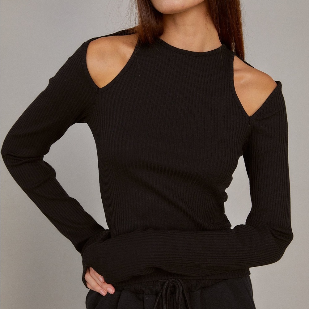 Source Unknown Cut-Out Shoulder Ribbed Top - image 1